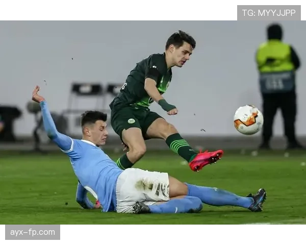 阿尔卡塞尔凭借独特射门技巧助力球队稳定表现 阿尔卡塞尔凭借独特射门技巧助力球队稳定表现