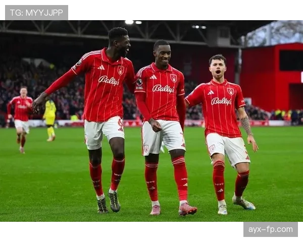 维拉中场组织能力显著提升,助力球队争冠征程表现抢眼 维拉中场组织能力显著提升,助力球队争冠征程表现抢眼